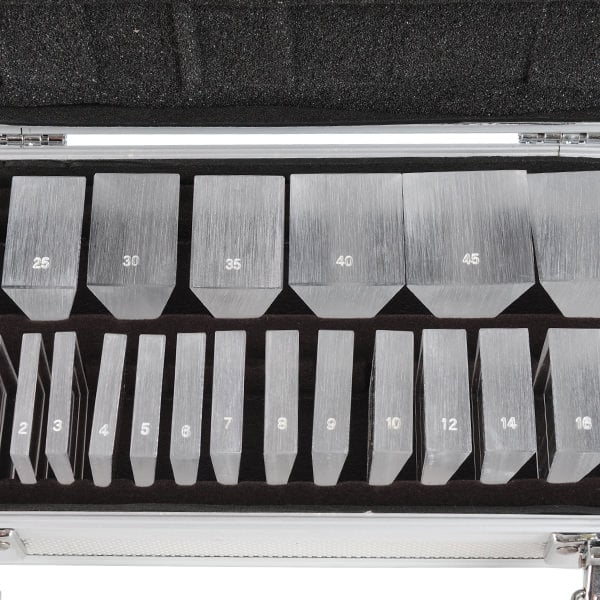 PB-2400 Caja de 23 prismas oftalmicos Luxvision en estuche de aluminio 6 PB-2400 Caja de 23 prismas oftalmicos Luxvision en estuche de aluminio-1885