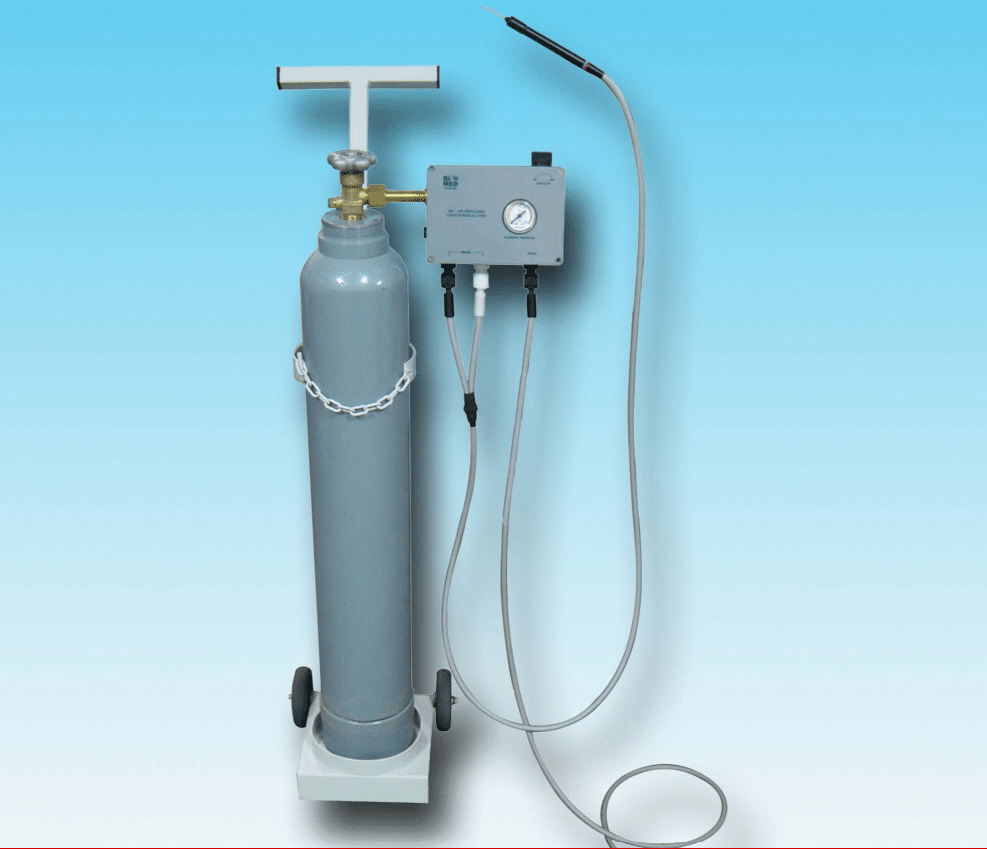 Equipo de Crio Cirugia Universal ya sea para Co2 o bien N2o incluye pistolay 1 puntas a escoger 1 Equipo de Crio Cirugua Universal con base para cilindro y manometro de gas ya sea para Co2 o bien N2o incluye pistolay 3 puntas a escoger-0