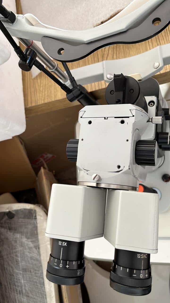 Lampara de Hendidura usada marca Carl Zeiss en perfecto estado con mesa de elevacion nueva marca Vasconcellos una buena combinacion 2 Lampara de Hendidura usada marca Carl Zeiss en perfecto estado con mesa de elevacion nueva marca Vasconcellos una buena combinacion - Image 2