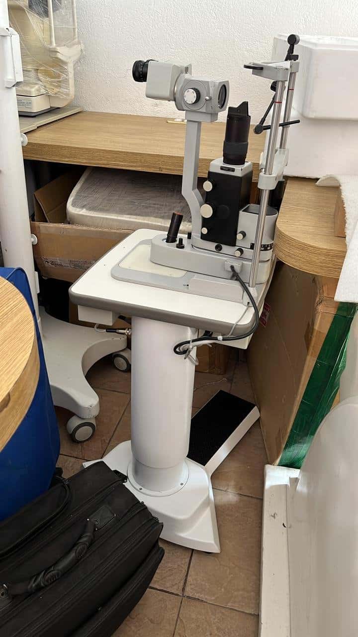 Lampara de Hendidura usada marca Carl Zeiss en perfecto estado con mesa de elevacion nueva marca Vasconcellos una buena combinacion 1 Lampara de Hendidura usada marca Carl Zeiss en perfecto estado con mesa de elevacion nueva marca Vasconcellos una buena combinacion